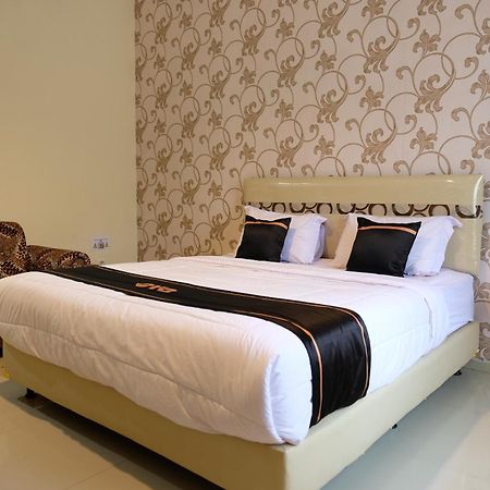 Oyo 1616 Hotel Central City 2 Танджунгпандан Экстерьер фото