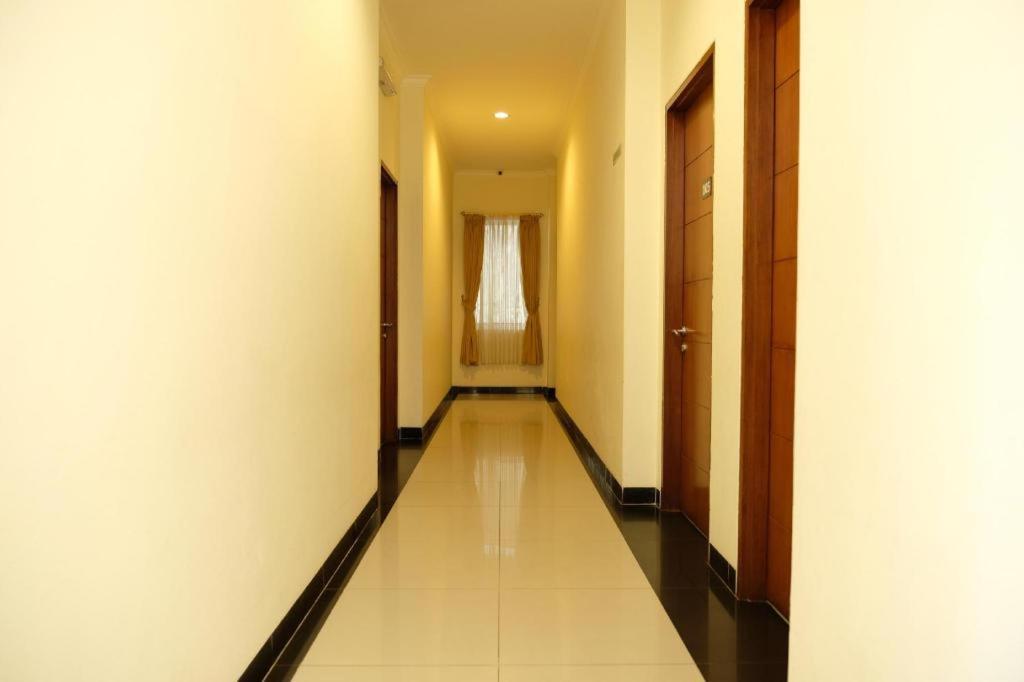 Oyo 1616 Hotel Central City 2 Танджунгпандан Экстерьер фото