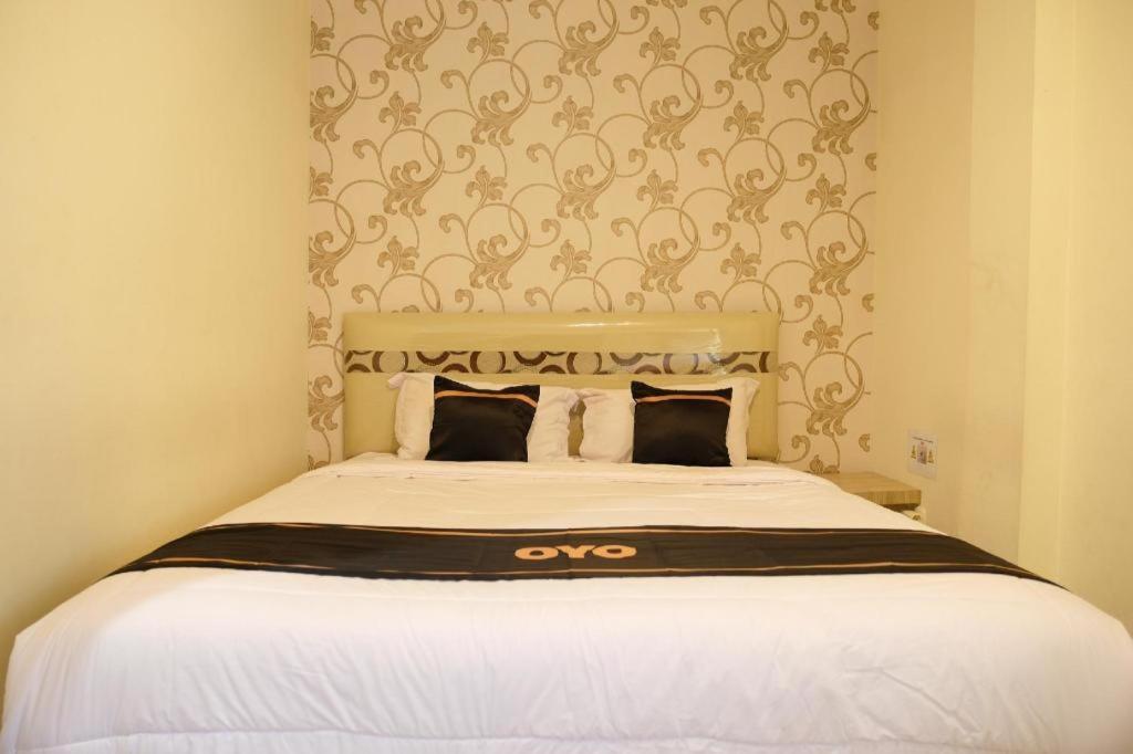 Oyo 1616 Hotel Central City 2 Танджунгпандан Экстерьер фото