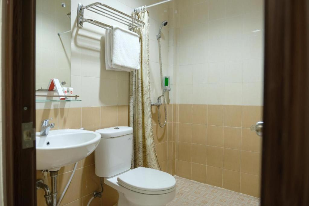 Oyo 1616 Hotel Central City 2 Танджунгпандан Экстерьер фото