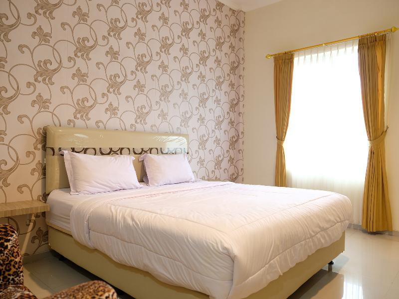 Oyo 1616 Hotel Central City 2 Танджунгпандан Экстерьер фото