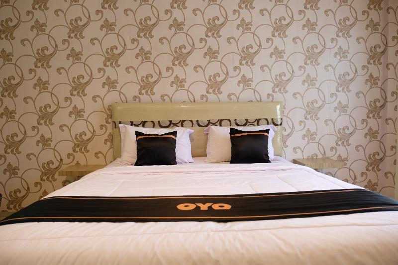 Oyo 1616 Hotel Central City 2 Танджунгпандан Экстерьер фото